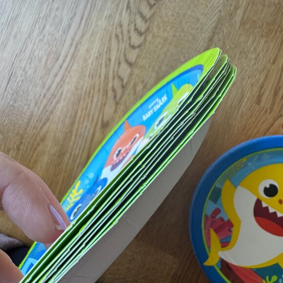 Baby Shark Birthday Party Supplies Lot - Picture 11 of 13